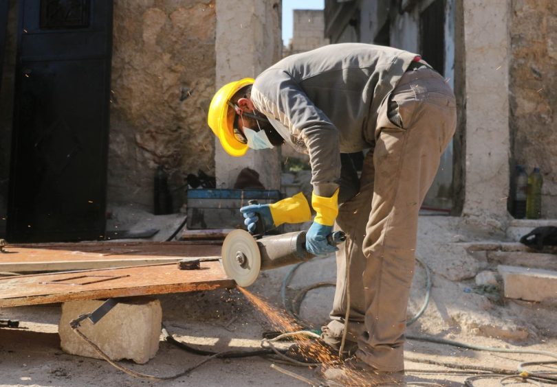 How Can Tradies and Manual Workers Prevent and Manage Back and Shoulder Pain?
